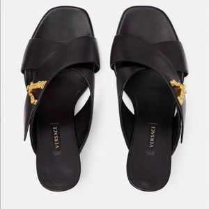 Size 8, scuffs at the bottom of shoe. Worn 2 times, very comfortable shoe